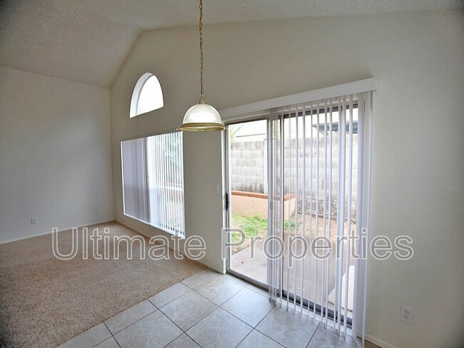 Building Photo - 448 E Topeka Dr