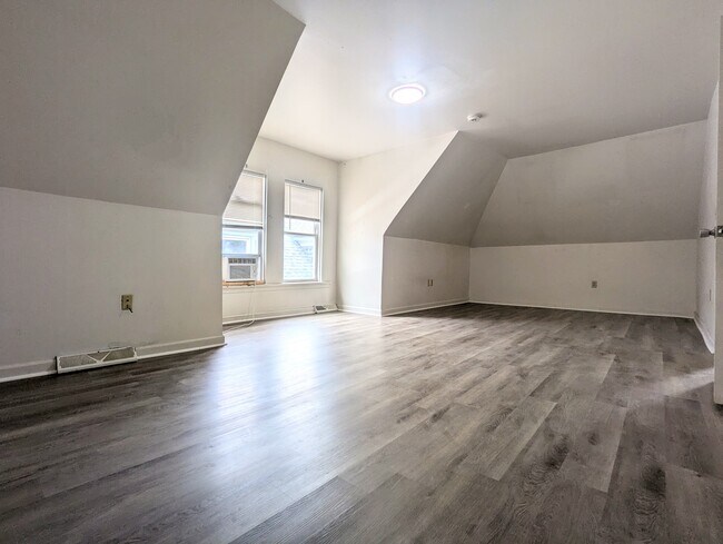 Building Photo - 5552 Black St