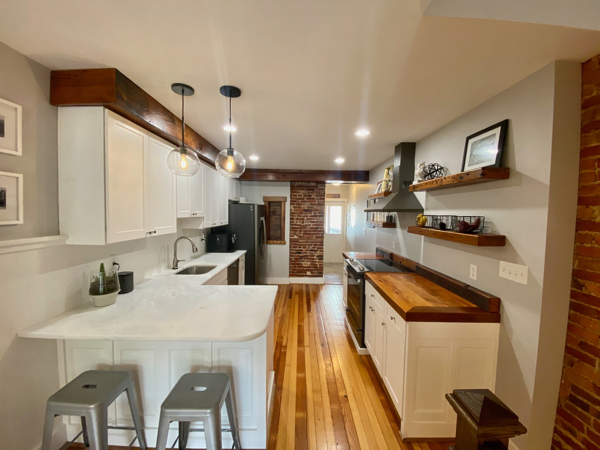 Kitchen - 1406 Andre St