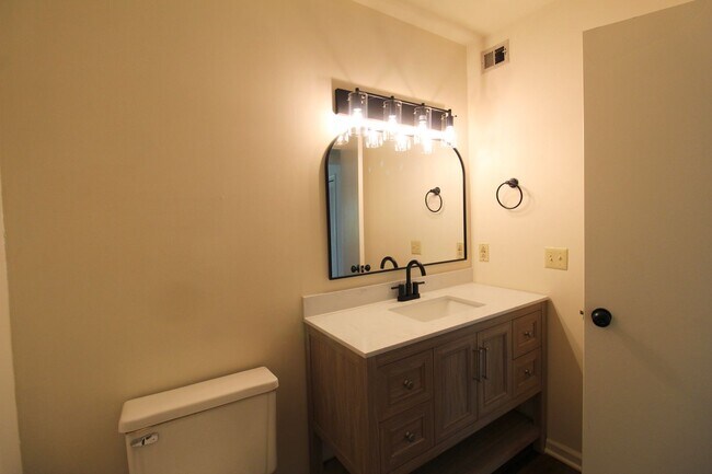 Building Photo - 1116 Blue Ridge Dr