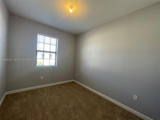 Building Photo - 1120 SW 7th Ct