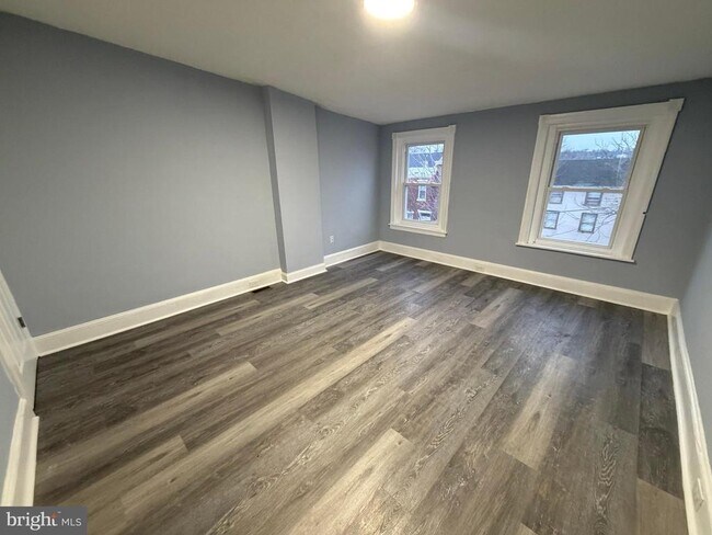 Building Photo - 363 E Airy St