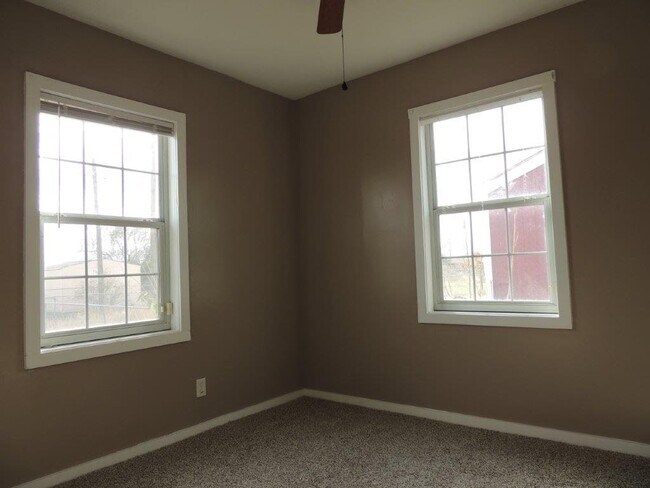 Building Photo - 410 Snyder St