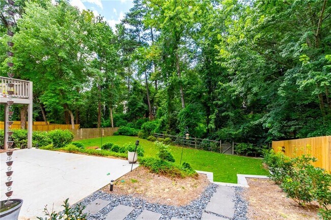 Building Photo - 3014 Skyland Dr NE