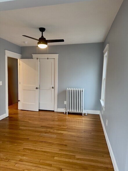 Rar Bedroom - 2407 Woodmere Dr