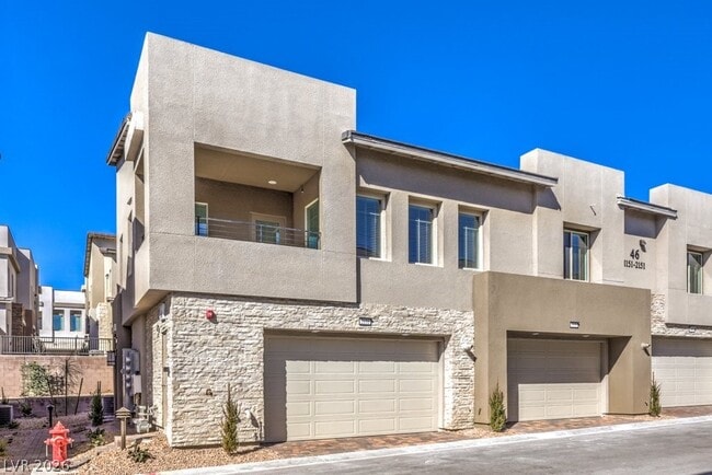 Building Photo - 600 N Carriage Hill Dr