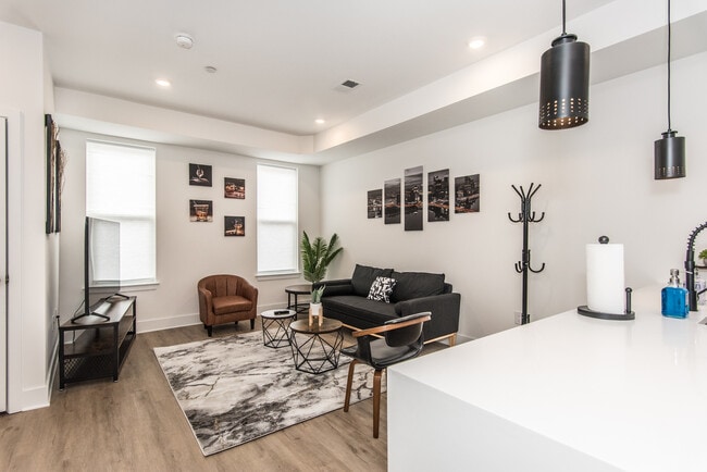 Building Photo - 2435 Master St