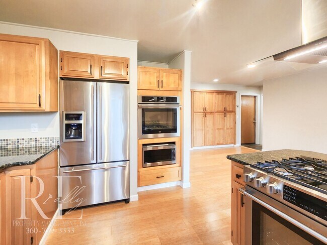 Building Photo - Modern Elegance Meets Tranquil Lakeside Living On Osprey Circle