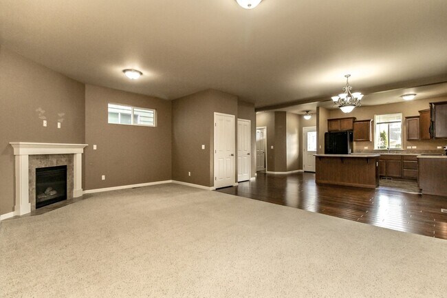 Building Photo - Beautiful Lacey Home with new paint and carpet in Popular Edgewater Community