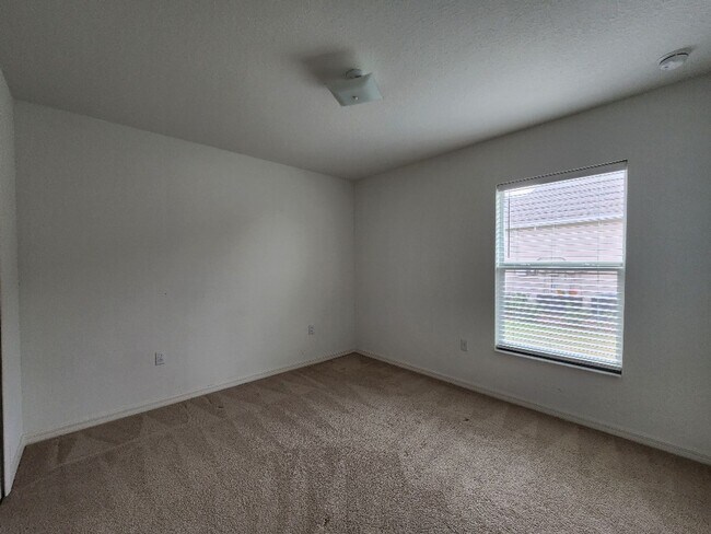 Building Photo - Gorgeous 4-Bedroom Lakefront!!