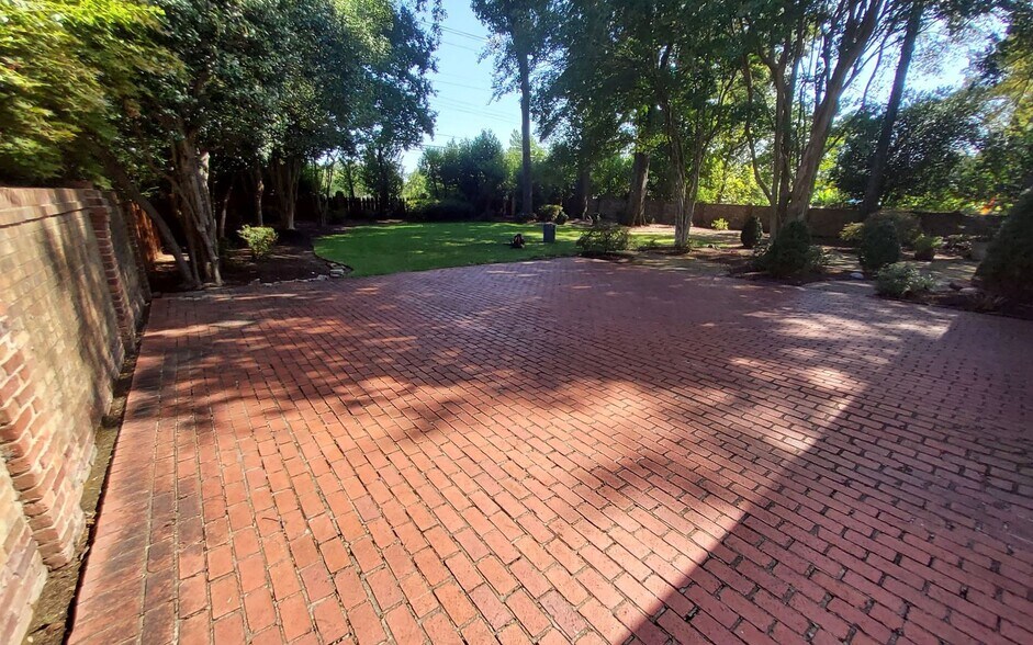 Building Photo - 1264 Yorkshire Dr