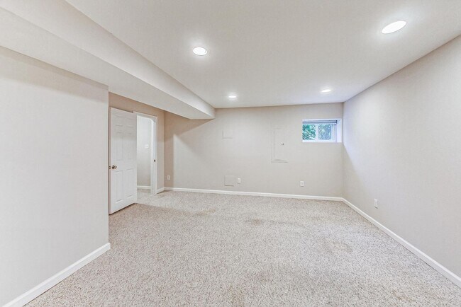 Building Photo - Coming Soon! Gorgeous 4 Bed + 3.5 Ba totally renovated row home in Columbia Heights