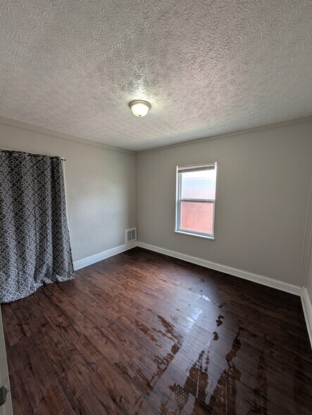 Second Bedroom 1 - 816 Wager St