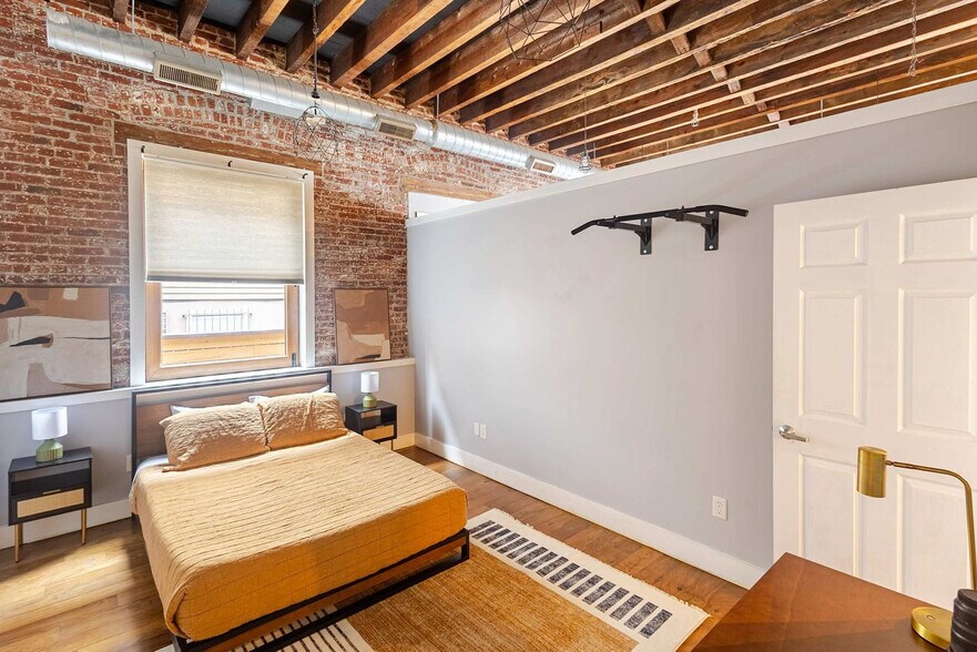 Building Photo - 621 14th St