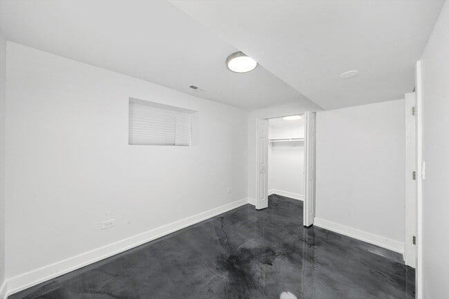 Building Photo - 1010 S Mason Ave