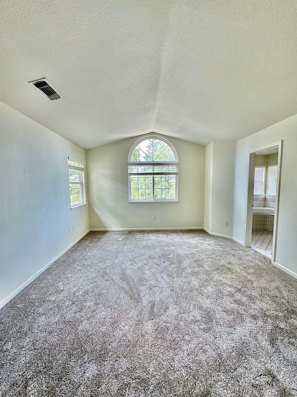 Building Photo - 515 Adriana Pl