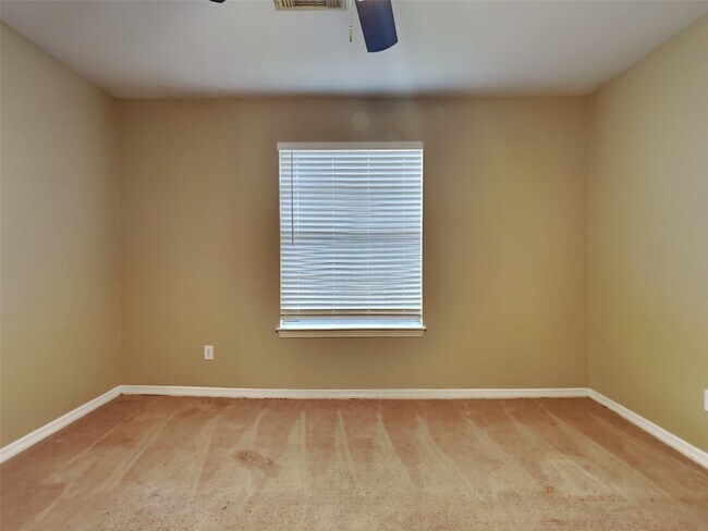 Building Photo - 19026 Owen Oak Dr
