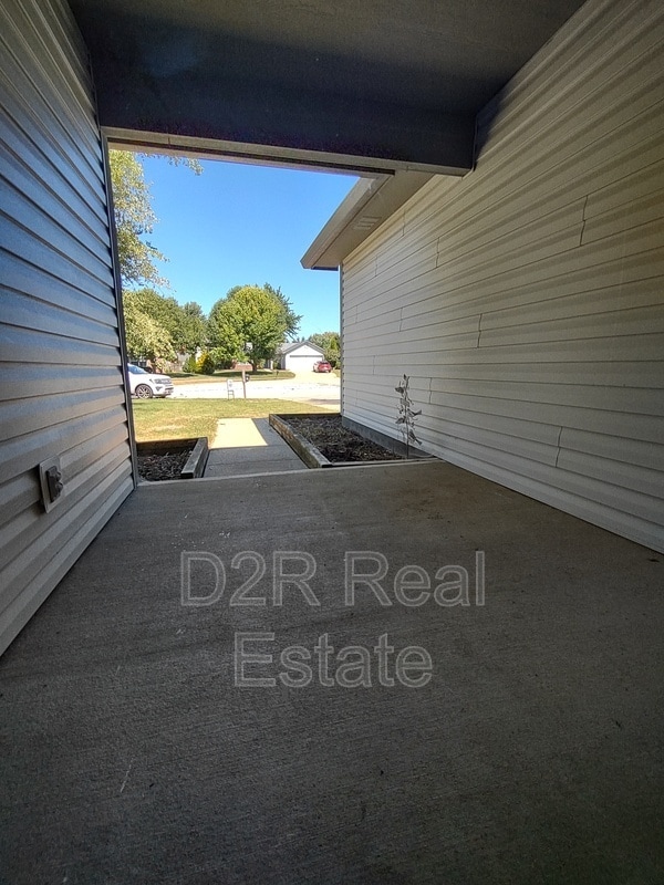 Building Photo - 1121 Branigin Creek Ct