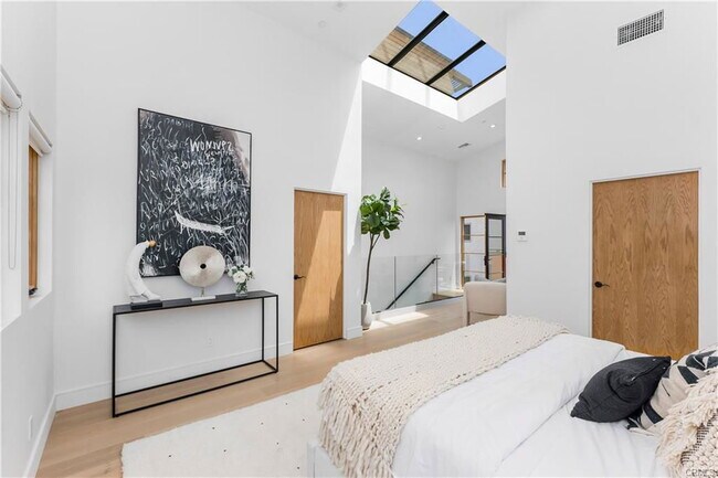 Primary Photo - 1035 1/2 North Vista Street, West Hollywood, CA 90046 - 2 BR 3 BA house