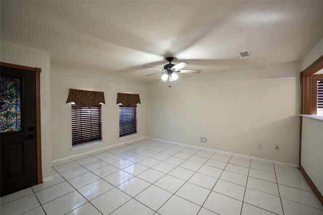 Building Photo - 3343 Bandell Dr