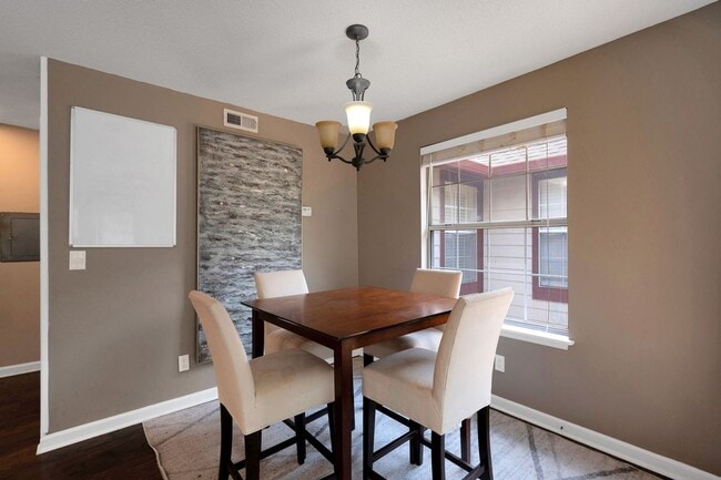 Building Photo - Charming 2BR Condo in Alpharetta