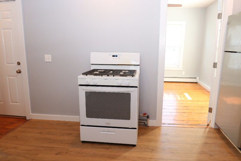 Building Photo - 22 Forest St