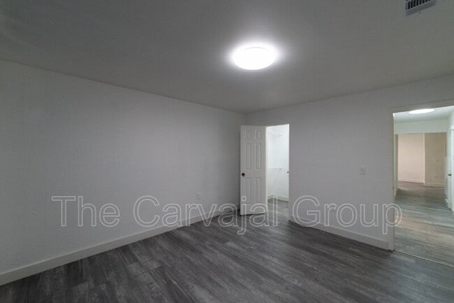 Building Photo - 3987 Versailles Dr