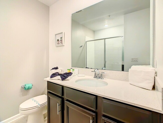 Building Photo - 9331 Sommerset Hills Dr