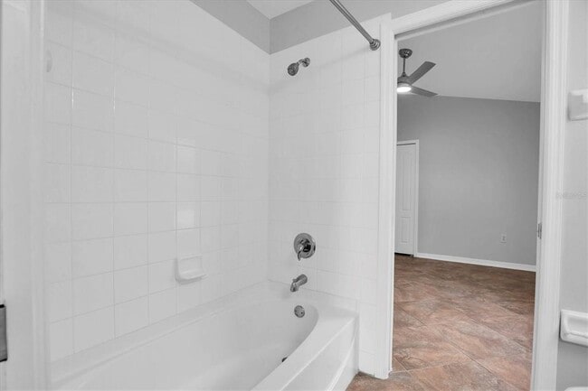 Building Photo - 11102 Lakeside Vista Dr