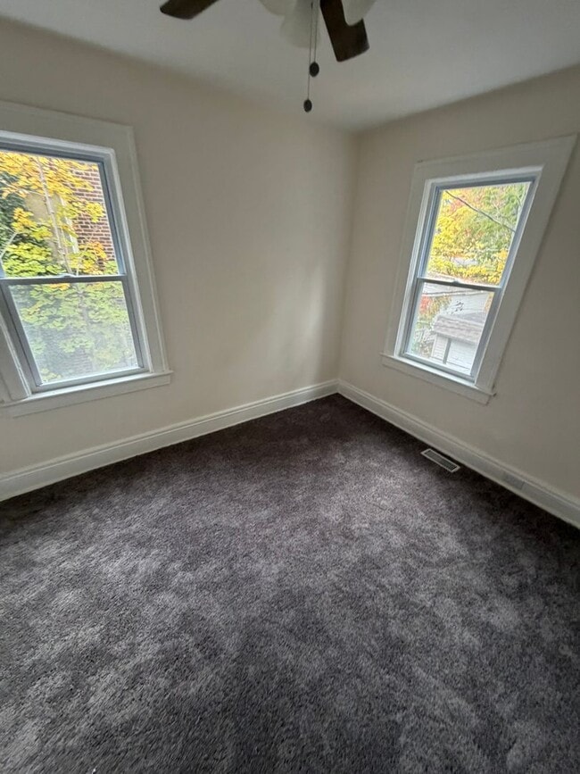 Building Photo - 3242-3242 Sycamore Rd