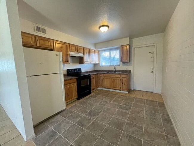 Building Photo - 4821 E Willetta St