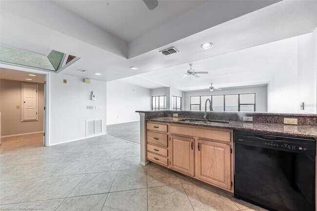 Building Photo - 1750 Jamaica Way