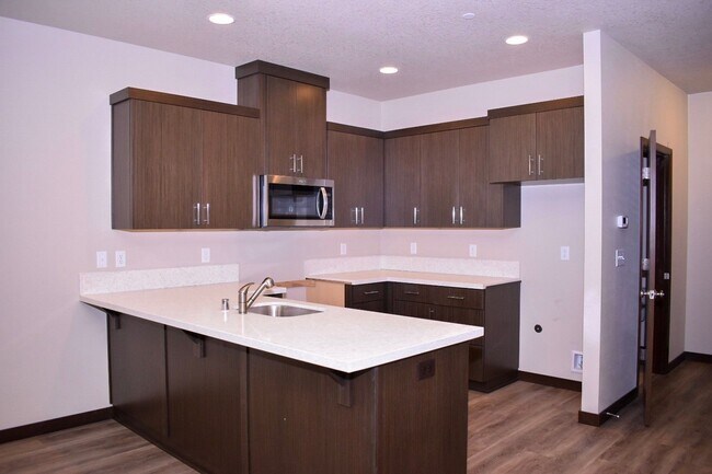 Building Photo - 2 Bedroom 2 Bathroom Duplex in a New Great...