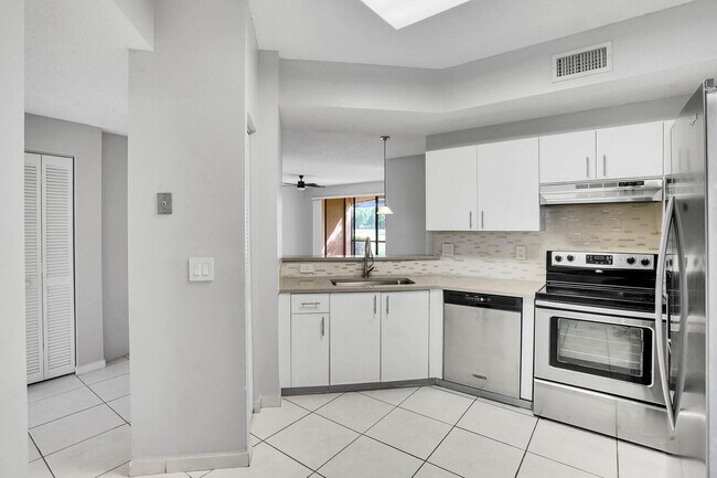 Building Photo - 401 SW 158th Terrace