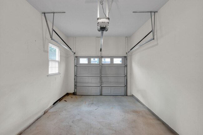Building Photo - Modern 3-Bed Townhome on Quiet Cul-de-Sac in Bethlehem – Energy Efficient & Move-In Ready