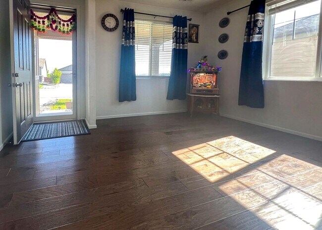 Building Photo - Stonegate 4bd 3ba 2,265sq.ft. - built in 2019 - FOR RENT!