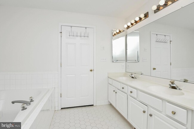 Building Photo - 26 Normandy Dr