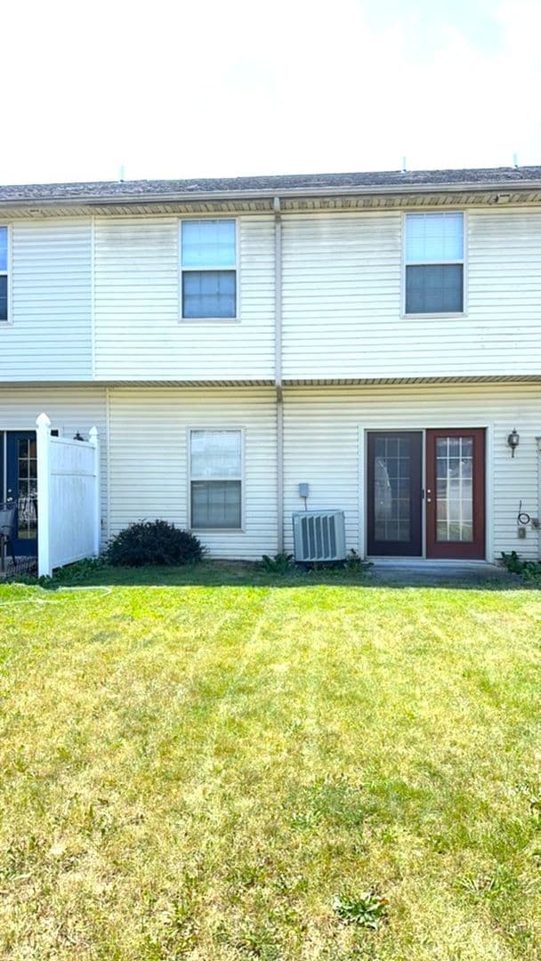 Building Photo - 3-bedroom, 2.5-bathroom Townhome