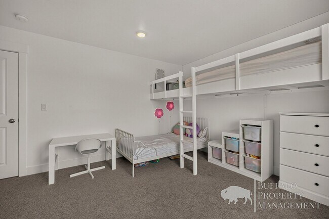 Building Photo - 1160 E Jaylee Dr