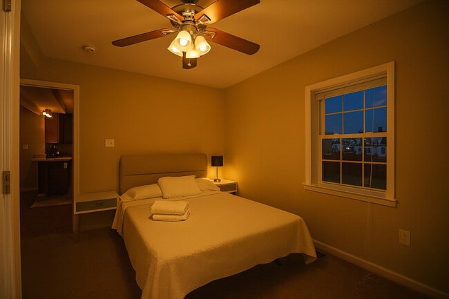 Building Photo - 808 W Broad St