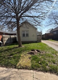 Building Photo - COMING SOON.  2 Bedroom Home for Rent in popular Peoria Heights location!