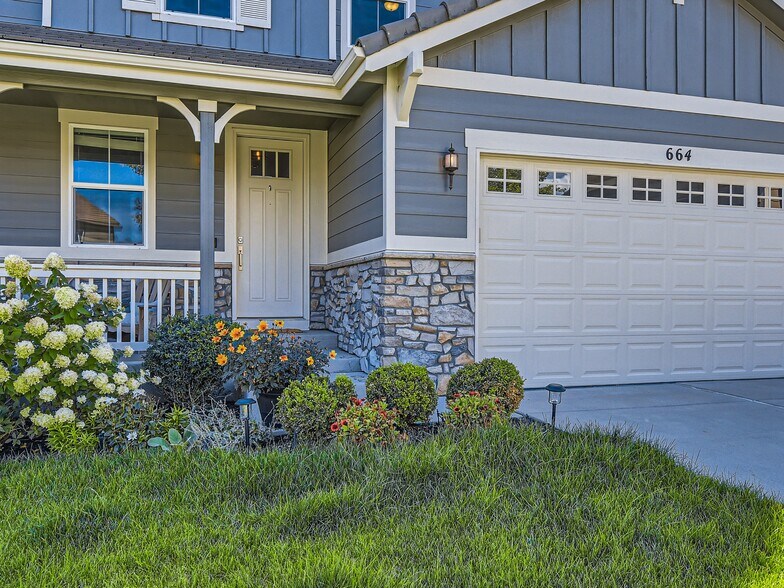 Building Photo - 664 Tiger Lily Way