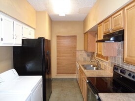 Building Photo - 2013 Brightside Dr