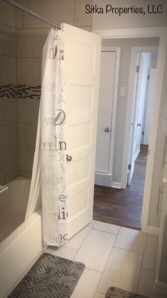 Building Photo - 7542 E 28th St