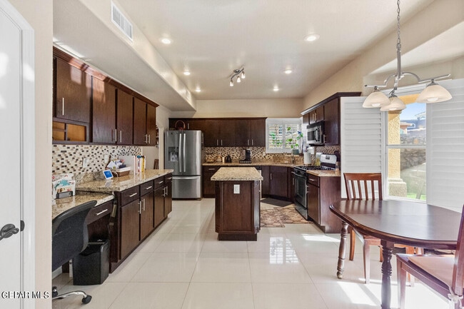Building Photo - 3216 Tierra Palma Dr