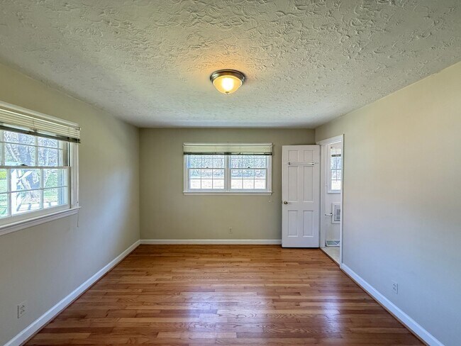 Building Photo - 831 Delmonte Dr NW