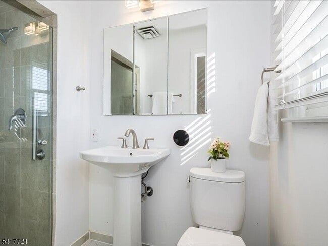 Building Photo - 15 Windemere Rd