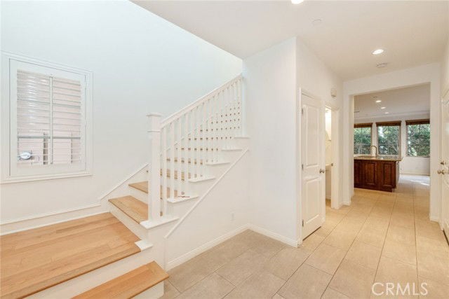 Building Photo - 83 Bianco