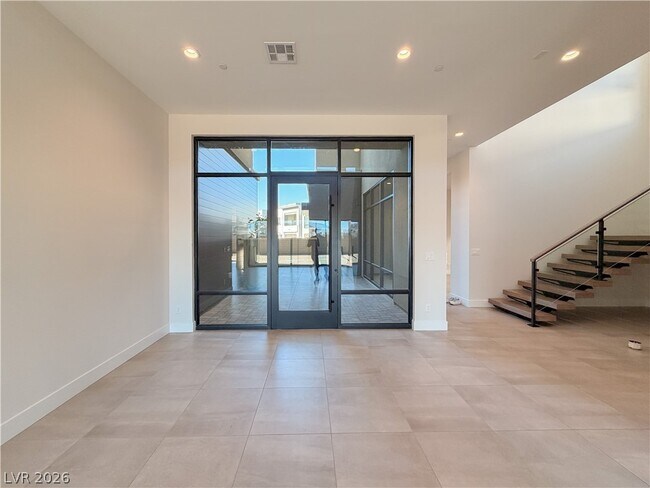 Building Photo - 10761 Canyon Bloom Dr