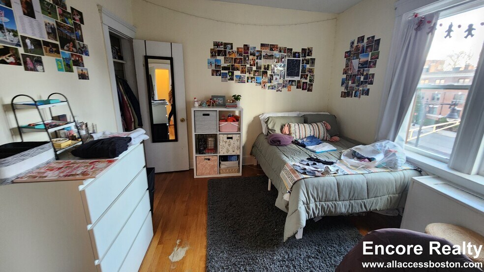 Building Photo - 1999 Commonwealth Ave